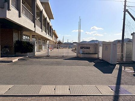 姫路市立城陽小学校まで2051m