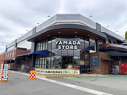 ヤマダストアー新辻井店まで216m