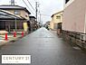 その他：前面道路は幅がしっかりと確保されており車の出し入れがしやすいです。周辺には住宅が整然と並び落ち着いた雰囲気が感じられます。道路の舗装状態も良好です。雨の日でも水はけのよさがうかがえます。