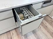 手荒れを防いで、家事の時間も削減できる食洗機付き♪高水温で洗浄をするので、衛生面的にも安心で♪片付けの時短にもなるので大活躍間違いなしです♪