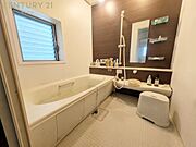 浴室は、一般的な住宅のユニットバスより大きい2m×2mのゆったりサイズです。