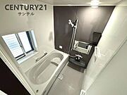 1日の疲れもゆっくり取ることのできる広々とした1坪タイプのバス♪