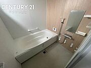 1日の疲れもゆっくり取ることのできる広々としたユニットバス♪