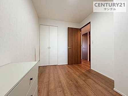 5帖の子供部屋です♪お子様が成長しても使い続けられる、シンプルなお部屋です♪