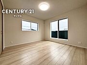 子供部屋にいかがでしょうか♪日当たり、風通し良好です(^^♪クローゼットも完備しております！