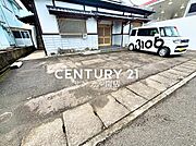 駐車場は4台駐車可能！※車種による。スペースも広く駐車が苦手な方でも楽に駐車可能です(^^♪
