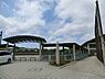 周辺：横須賀市立鷹取中学校まで1236m、勉学に、スポーツに、のびのびと、健やかに育つ生徒たちの学びの場。