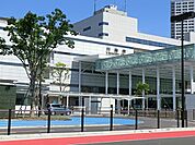 JR「川崎」駅まで3375m、JR東海道線・京浜東北線・南武線（始発駅）が停車します。駅周辺は「ラゾーナ川崎プラザ」をはじめ商業施設が充実しています。