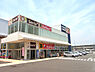 周辺：サンドラッグ戸塚深谷店まで1056m、ドリームハイツの近くにあるドラッグストア。2階に100円ショップ「Seria」、お隣にはスーパー「たまや」があります。