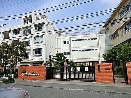 川崎市立向丘中学校まで1942m