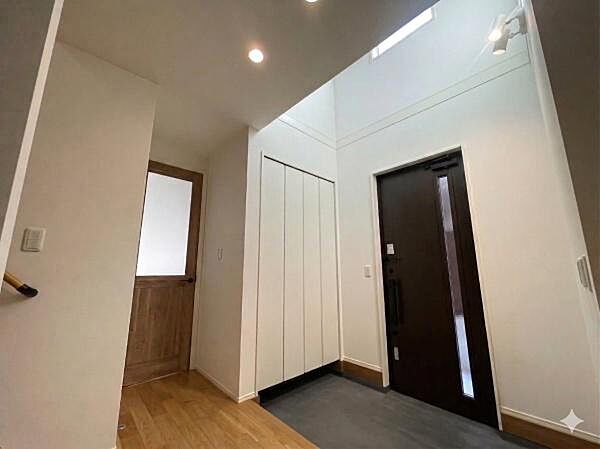玄関を拡大表示