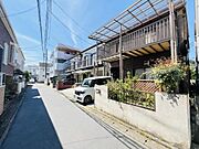前面道路は交通量が少なく、お子様も安心の立地です