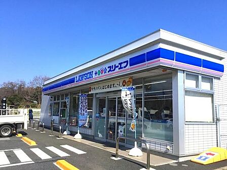 ローソン・スリーエフ藤沢用田店まで702m