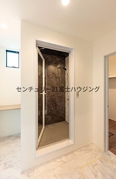 浴室を拡大表示