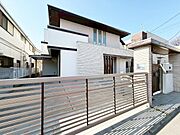 【外観】2009年3月築、木造3階建て