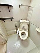 【トイレ】温水洗浄便座付※AI加工により荷物や私物を除去加工しています。実際の状況と異なる場合があります。