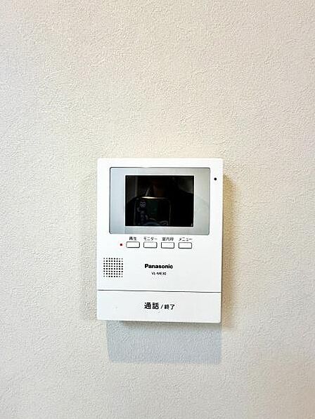 【インターホン】来客確認ができるＴＶモニター付きインターホンです。