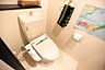 トイレ：シンプルで落ち着いたトイレ空間です。温水洗浄便座付きで快適に利用できます。