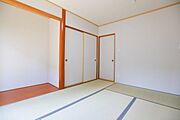 リビングとつながる明るい和室は、客間やお子さまの遊び場にもぴったり！