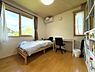 洋室：【2階建】4.5帖の洋室はお子様部屋はもちろん、書斎や趣味部屋としても使いやすい広さ。