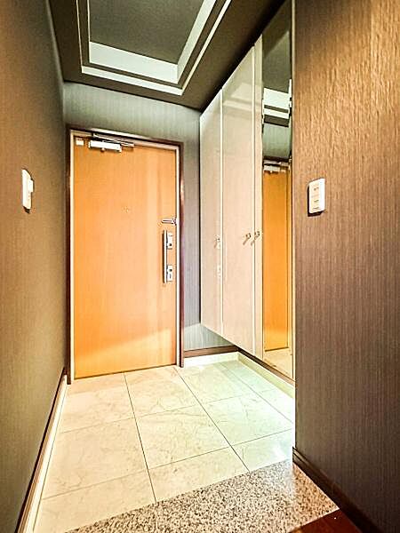 玄関を拡大表示