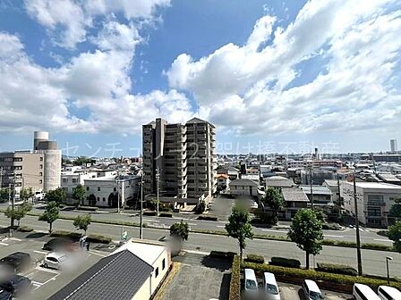 【バルコニーからの眺望】開放感のある眺望は日常の疲れを癒してくれます。