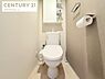 トイレ：清潔感のあるトイレスペース。毎日使う場所だからこそ、落ち着いて利用できる空間になっています。快適な生活をサポートしてくれる設備です。