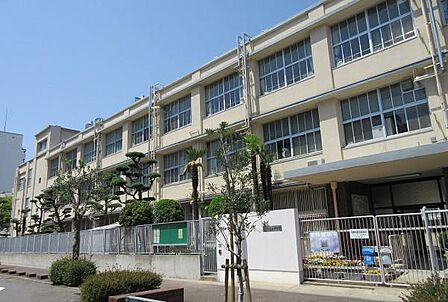 大阪市立豊崎中学校まで612m