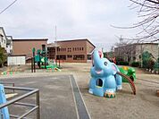 愛宕幼稚園まで600m、毎日の送り迎えの負担が少なく、親御さんにも嬉しい距離感です。