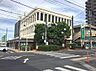 周辺：埼玉りそな銀行桶川支店まで927m、金融機関が近くにあると、急な用事の際にも安心です。