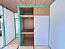 収納：和室2部屋それぞれに天袋付きの押入があり、ご家族の布団や荷物を部屋ごとに分けて収納できます。中段と天袋があり、布団や季節の物を分けて収納できますね。