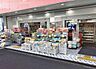 周辺：ドラッグアカカベ鴫野駅前店まで990m
