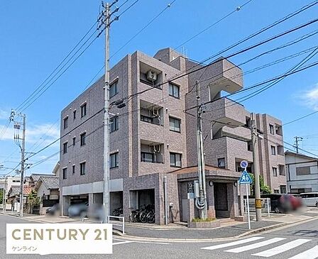 弊社では建築部門も併設しております。物件購入からオプション工事・リフォームまで窓口を一本化することで、ご要望の共有がスムーズになり、資金計画やお引渡し後の工事相談まで安心してお任せいただけます。