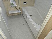 一日の疲れを癒してくれる場所！浴室換気乾燥暖房機付きで浴室内干しも可能。