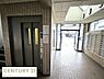 エントランス：落ち着いたエントランスホール