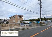 第一種低層住居専用地域の閑静な街並みは、家族の安全と快適な暮らしを支える安心の住環境。