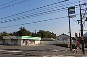 ファミリーマート可部虹山店まで800m、ファミリーマート可部虹山店まで徒歩10分