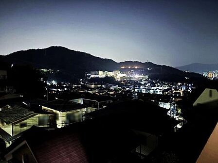 居室から夜景が楽しめます。街並みが一望できる見晴らしの良い立地です。