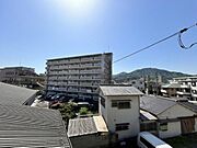 周辺には戸建住宅が多い街並みのため、採光も良好で開放的な眺望が望めます。