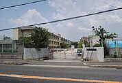 松原市立布忍小学校まで1100m