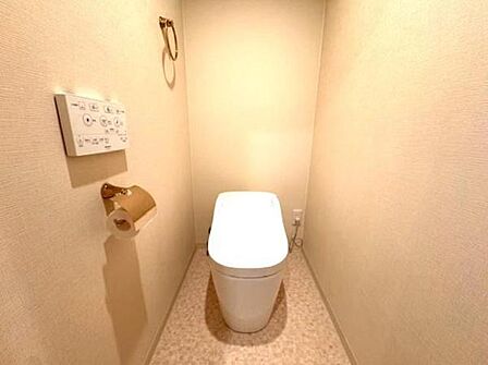 温水洗浄便座付きのトイレです!