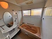浴室には窓がある為換気がしやすいです！