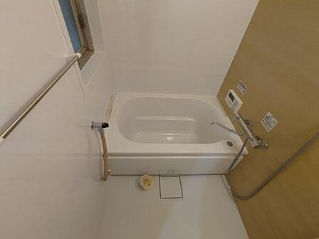 浴室には窓がある為換気がしやすいです!