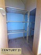 納戸には趣味の道具など沢山しまえます！