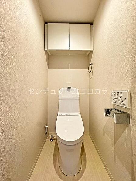トイレ快適なウォシュレット機能を備えたトイレで、清潔に保ちやすく、日々の暮らしをより心地よくサポートします。