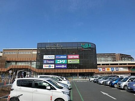 イーアス高尾まで1100m