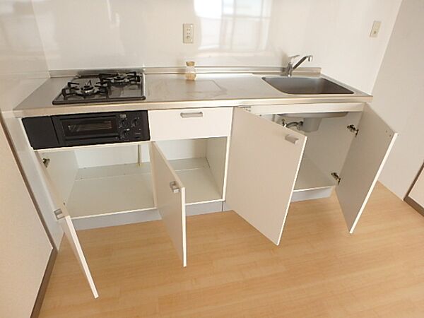 画像16:使い勝手も良いキッチン　収納スペースも確保できます