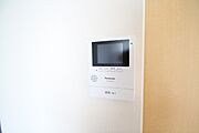 ※参考写真　103号室の室内写真です。色・設備等の違いや反転タイプの間取りの可能性がございます。