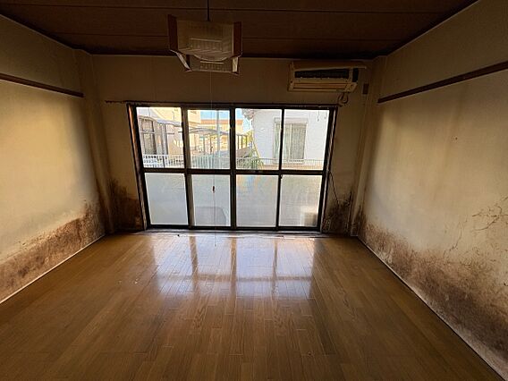 103号室