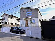 東南道路に面しており日中もたくさんの陽が入ります。風通りや周辺環境など実際に現地にてご確認ください。 